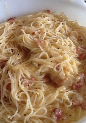 Una foto de Capellini a la carbonara