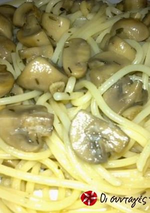 Φωτογραφία της συνταγής Spaghetti με σκορδάτα ασπρομανίταρα
