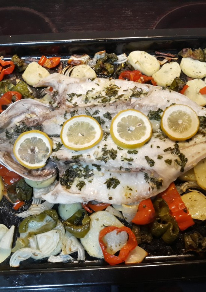 Una foto de Lubina al horno