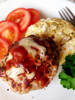 豬肉漢堡排♥厚實多汁不夾生的料理法 的食譜成品照片