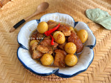 Heo Quay Kho Trứng Cút