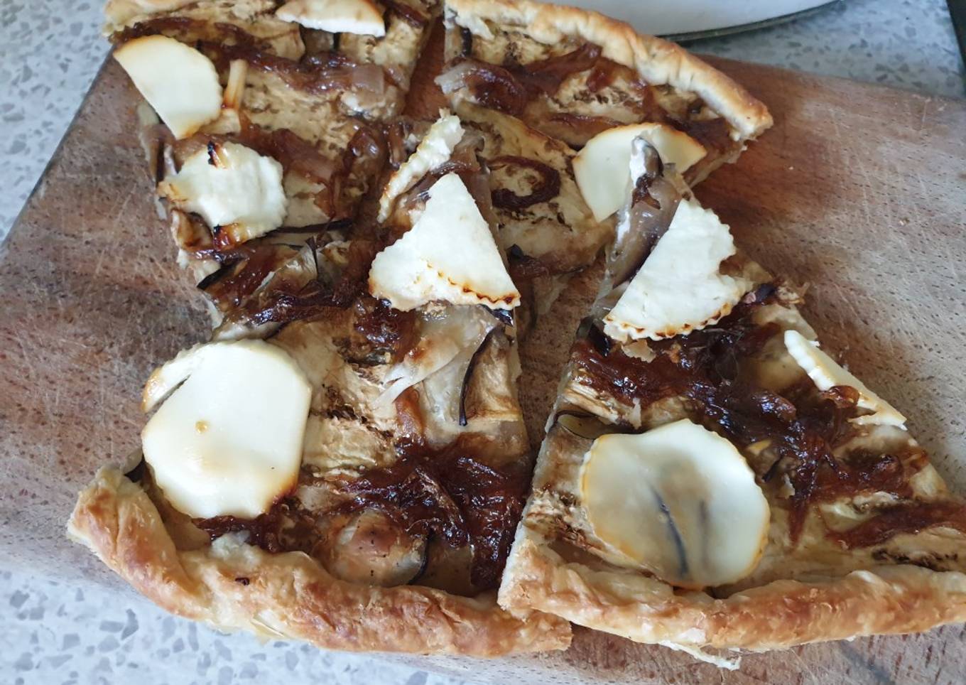 Tarta rústica de queso de cabra y berenjena