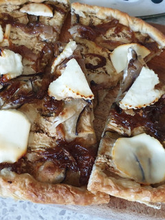 Foto principal de Tarta rústica de queso de cabra y berenjena