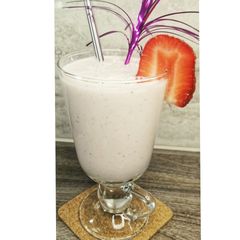A picture of Strawberry Smoothie with banana.