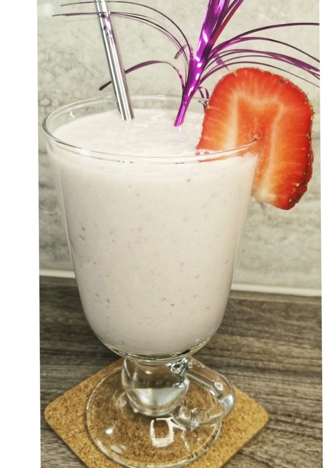A picture of Strawberry Smoothie with banana.