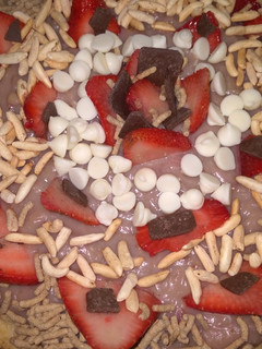 Una foto de Tarta fresca de frutillas y cereales!!🍎🍎