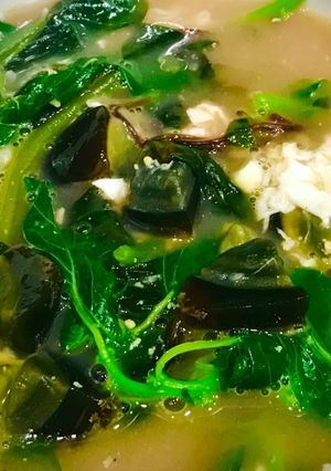 Hình của món Canh Mồng Tơi Với Ba Loại Trứng.