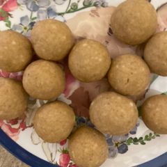 A picture of Pitthi Ladoo.