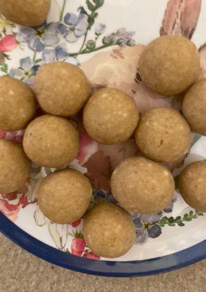 A picture of Pitthi Ladoo.