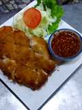 ไก่ชุบเกล็ดขนมปังทอดน้ำจิ้มแจ่ว