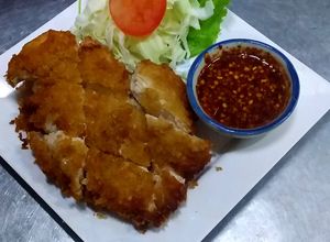 รูปของ ไก่ชุบเกล็ดขนมปังทอดน้ำจิ้มแจ่ว