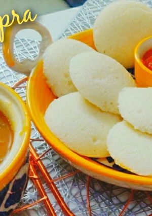 A picture of Idli Sambar.