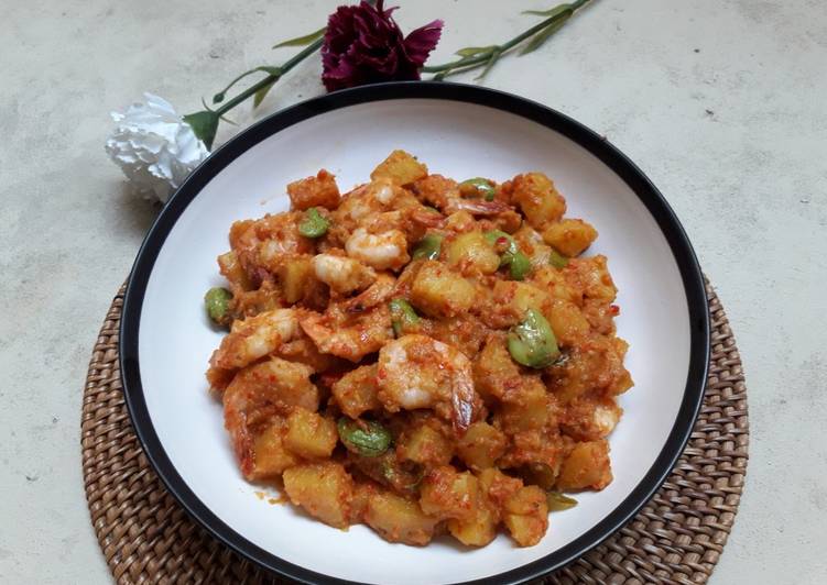 Bagaimana Menyiapkan Sambal goreng udang kentang Anti Gagal