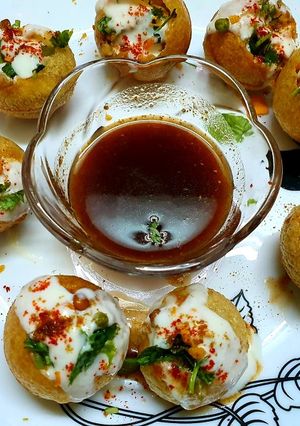 A picture of Dahi Batata Puri.