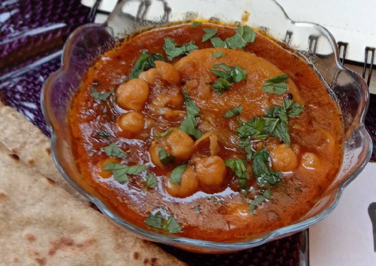 Recipe: Perfect Chana Alo Salan