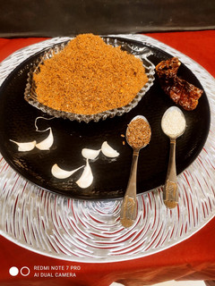 A picture of Flax seeds and garlic chutney.