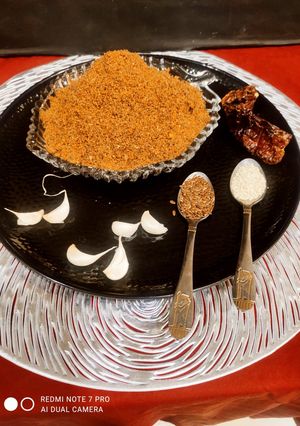 A picture of Flax seeds and garlic chutney.