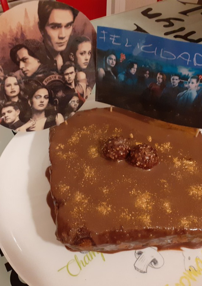 Una foto de Bizcocho sabor Ferrero Rocher (sirve para montar tartas)