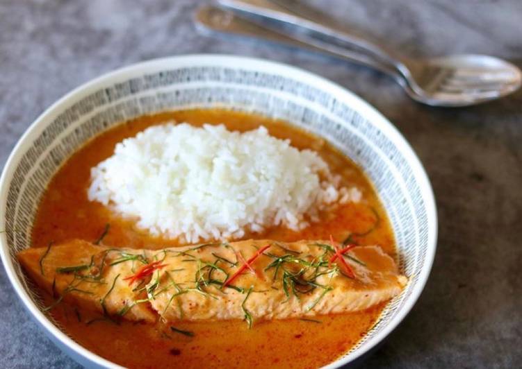 Simple Way to Make Award-winning Choo Chee Curry with Salmon