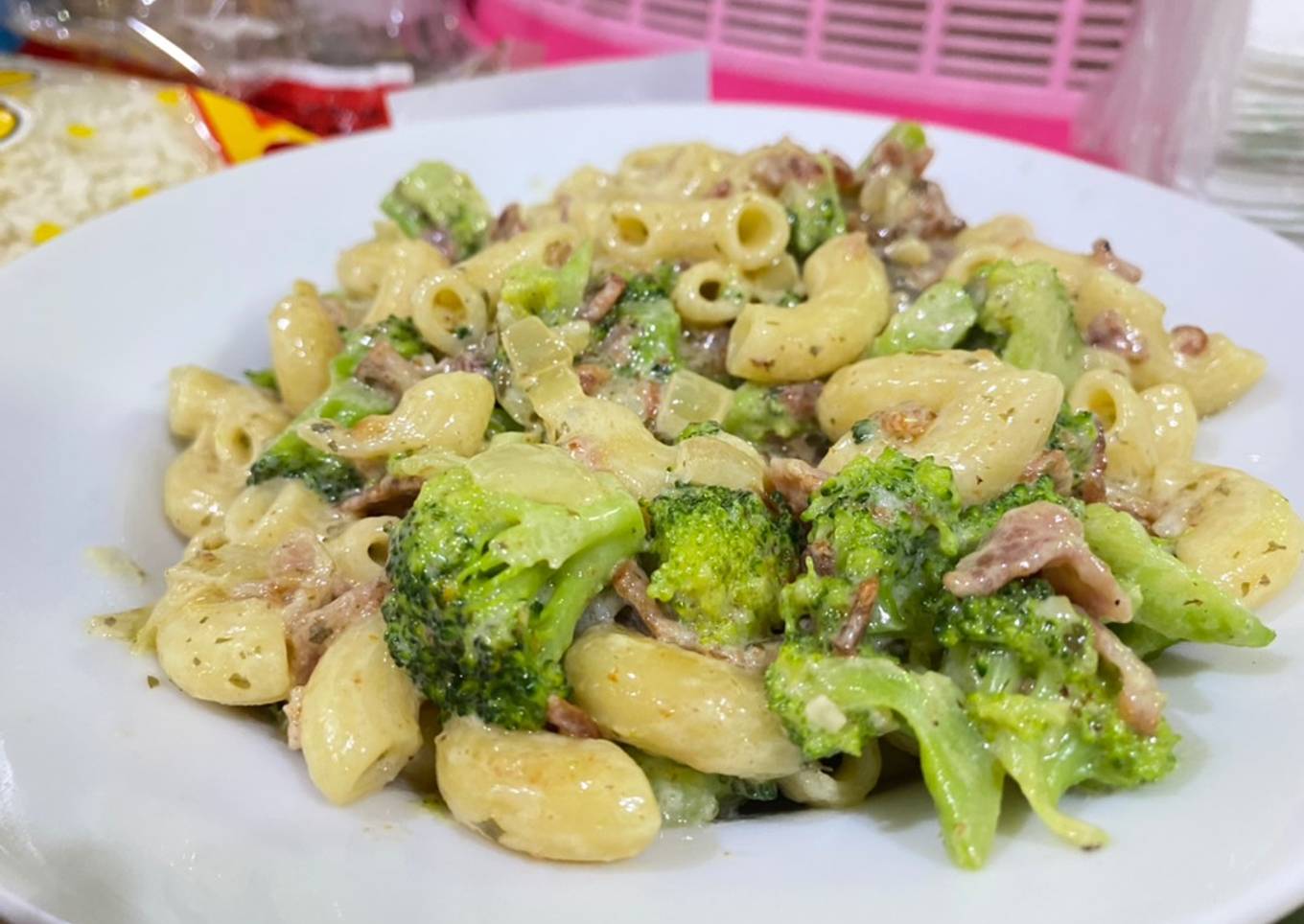 Creamy Macaroni with Broccoli and Bacon
