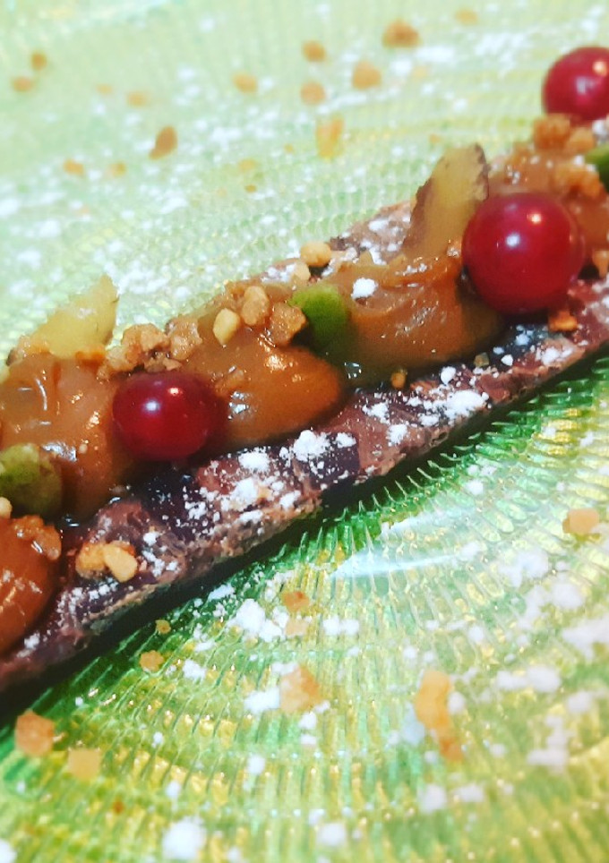 Una foto de Crujiente de chocolate y crema de galleta caramelizada