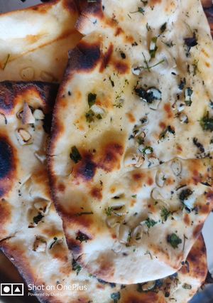 A picture of Garlic Kulcha.