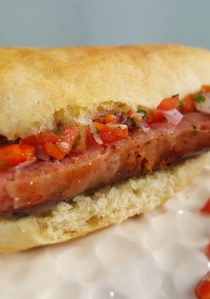 Una foto de Choripan en pan casero