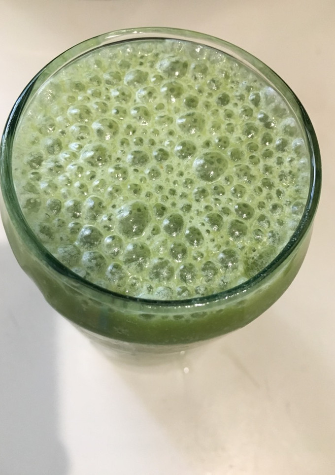 Una foto de Batido de Coco-Aloe- Espinacas-Guayaba (smoothie)