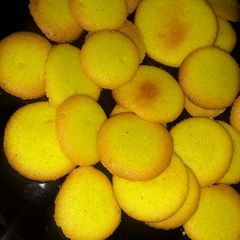 A picture of Andy waly biscuits/egg coins without oven.