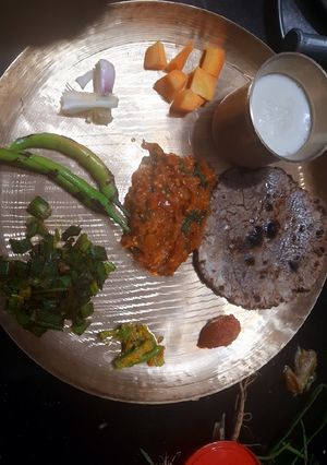રાગી રોટી (Ragi Roti Recipe In Gujarati) રેસીપી મુખ્ય ફોટો