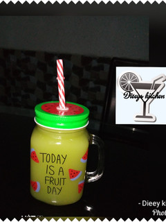 A picture of Cucumber and pineapple drink.