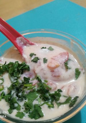 ટામેટા રાઇતું (Tomato Raita Recipe In Gujarati) રેસીપી મુખ્ય ફોટો