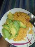 Arroz con maíz y salchichas