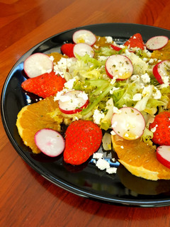 Una foto de Ensalada de fresas y naranja