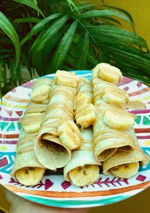 Una foto de Crepes de avena con plátano y crema de cacahuete