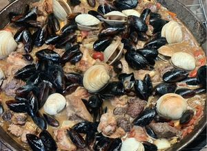 Una foto de Disco de mariscos y carnes