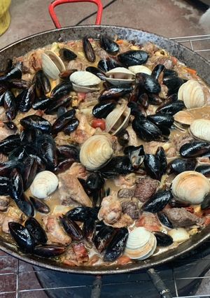 Una foto de Disco de mariscos y carnes