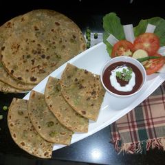A picture of Matar paratha.