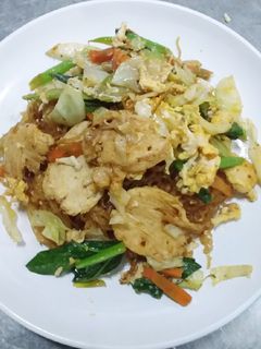 รูปของ เส้นเล็กผัดซีอิ๊วไก่