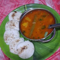 A picture of Sambhar with idli.