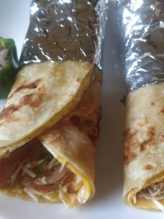 "स्ट्रीट स्टाईल एग रोल" (street style egg roll recipe in marathi) रेसिपी चे मुख्य फोटो