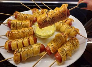 Foto di Spiedini di wurstel con pasta sfoglia 🌭