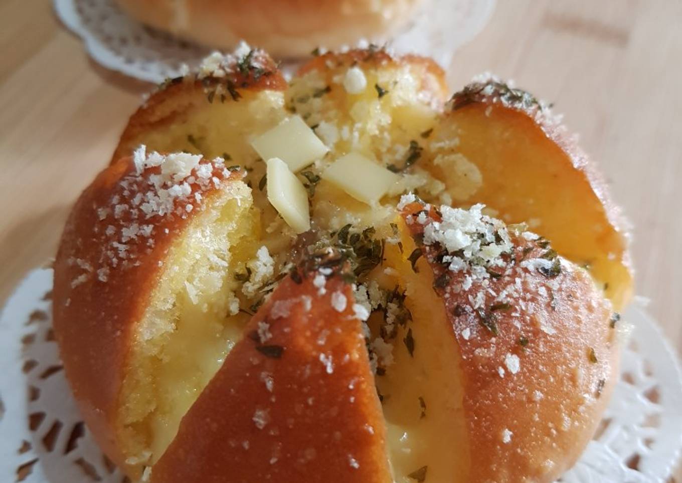 16. Korean Garlic Cheese Bread (3 pilihan filling keju)
