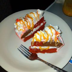 A picture of Red velvet and chocolate sponge cake.