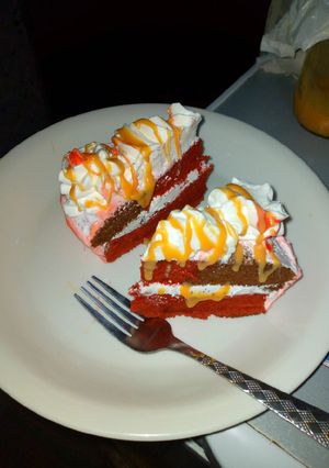 A picture of Red velvet and chocolate sponge cake.