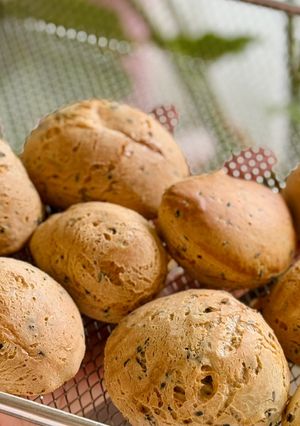 Hình của món Bánh mì mè đen.