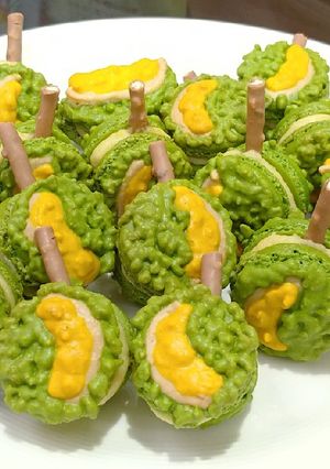 A picture of Durian macaron.