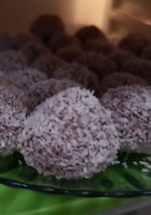 Részben diétás kókuszgolyó recept fotója