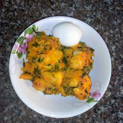 A picture of Porriage yam with vegetable and boiled egg.
