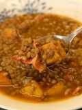 Lentejas con Tocino y Plátano Macho